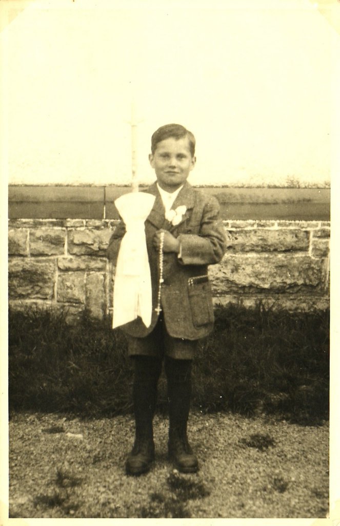 Arnold Flaig (*12.5.1939) bei seiner Erstkommunion 1949. [Seite 14, links]