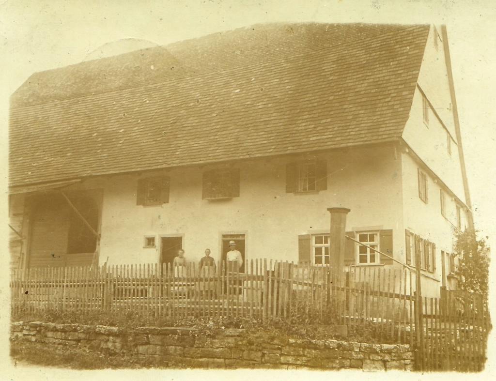 Ketterer's Haus in Dunningen, heute Oberndorfer Straße 8. [Seite 22]
